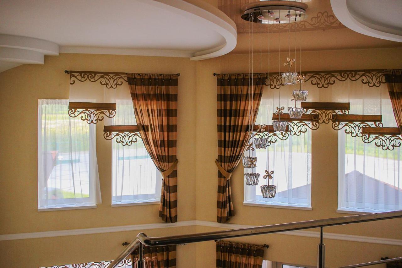 Роляда Hotel Tysmenytsia Buitenkant foto