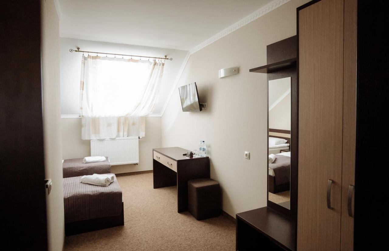 Роляда Hotel Tysmenytsia Buitenkant foto