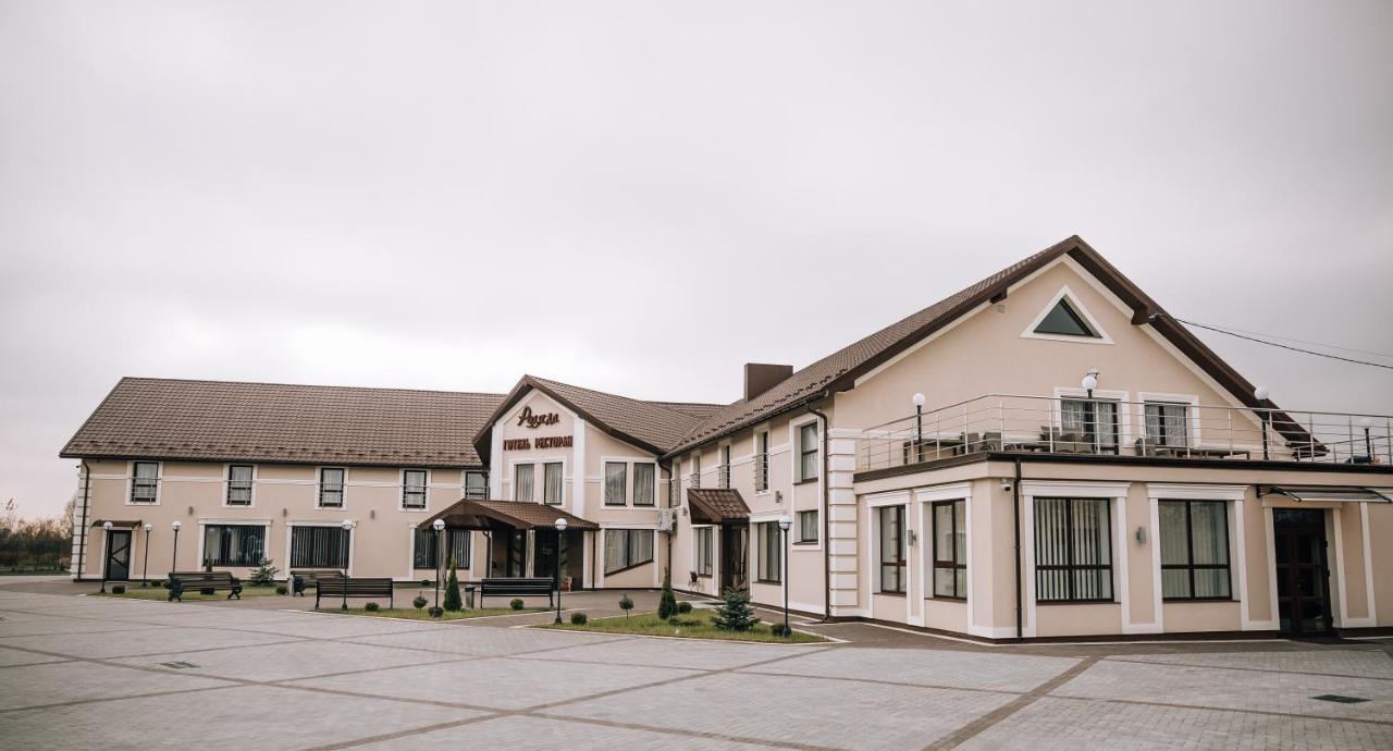 Роляда Hotel Tysmenytsia Buitenkant foto