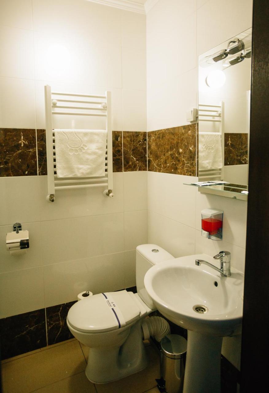 Роляда Hotel Tysmenytsia Buitenkant foto