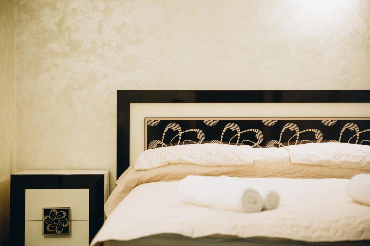 Роляда Hotel Tysmenytsia Buitenkant foto