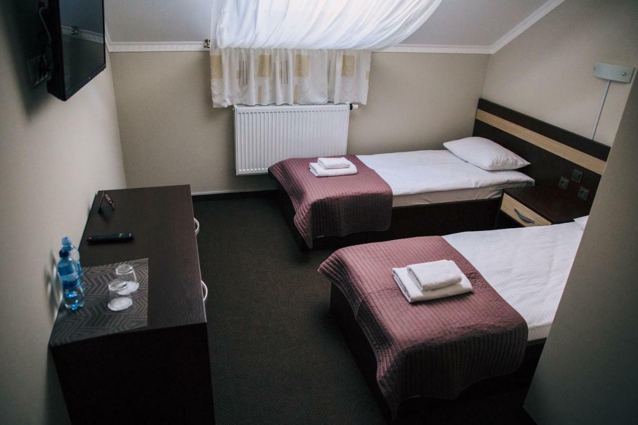 Роляда Hotel Tysmenytsia Buitenkant foto