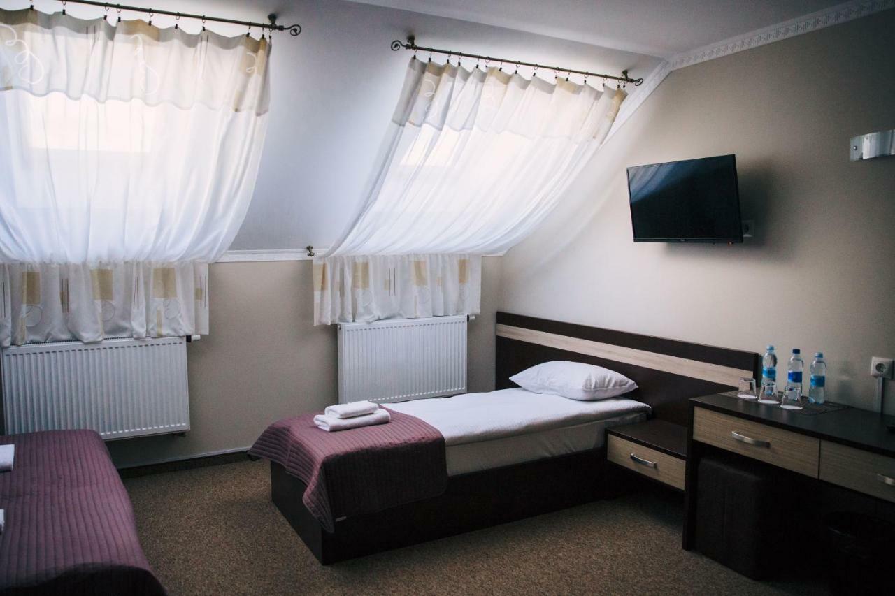 Роляда Hotel Tysmenytsia Buitenkant foto