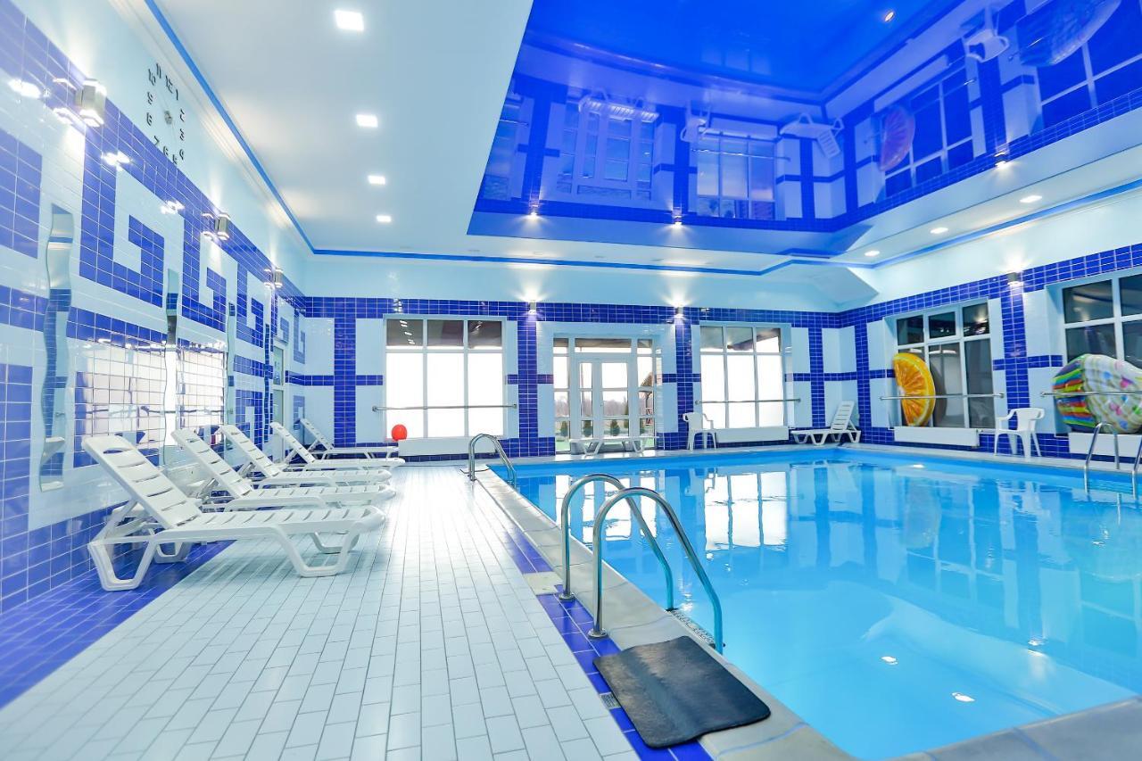 Роляда Hotel Tysmenytsia Buitenkant foto