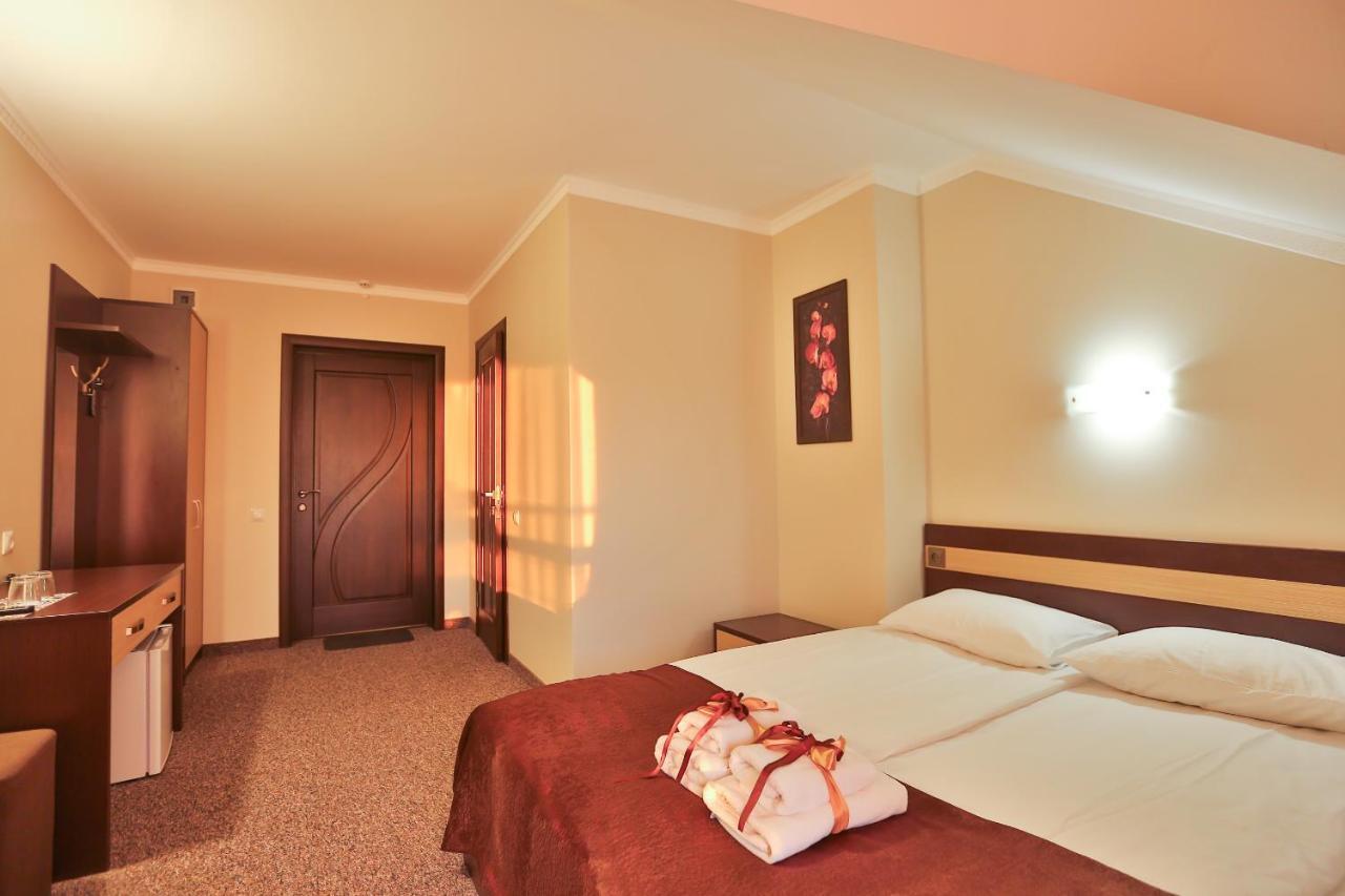 Роляда Hotel Tysmenytsia Buitenkant foto