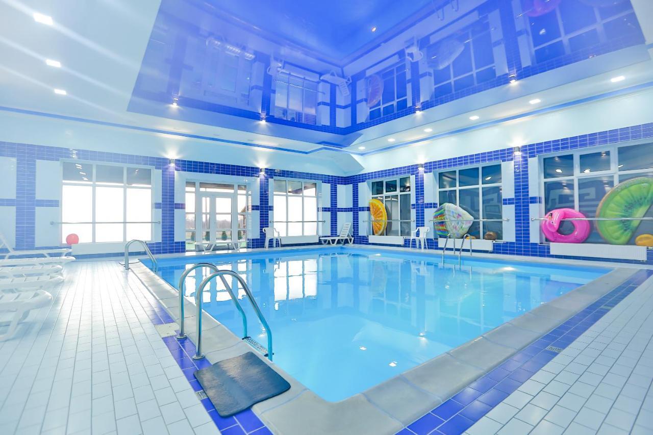 Роляда Hotel Tysmenytsia Buitenkant foto