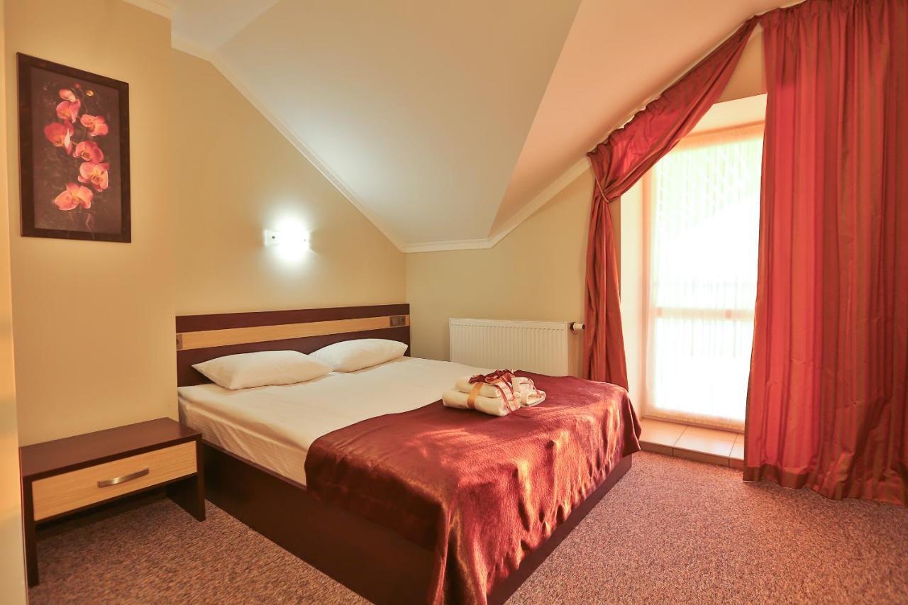 Роляда Hotel Tysmenytsia Buitenkant foto