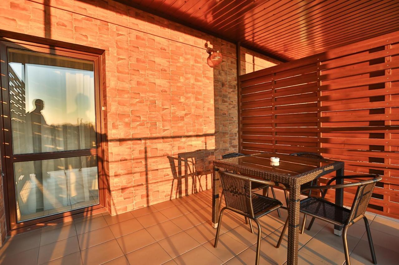 Роляда Hotel Tysmenytsia Buitenkant foto