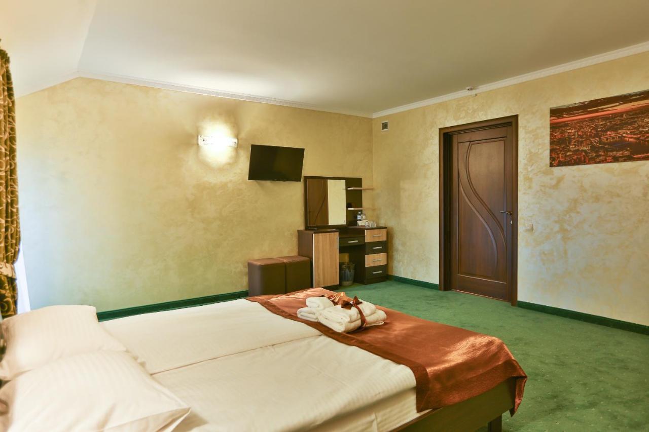 Роляда Hotel Tysmenytsia Buitenkant foto